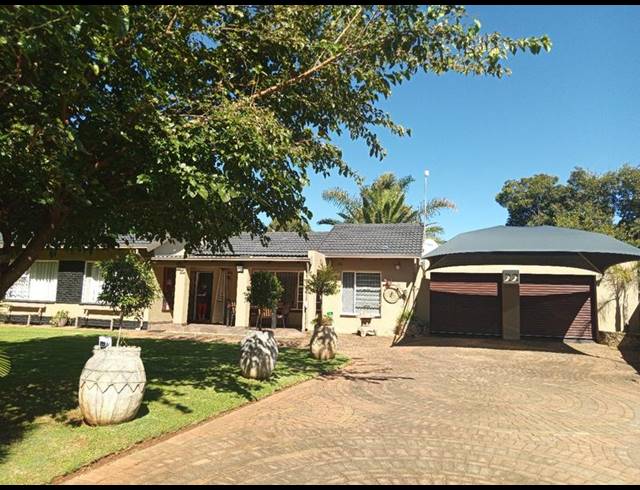 3 BEDROOM HOUSE FOR SALE IN HELIKONPARK
